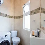 Luxury 3 Bedroom - Apartment *